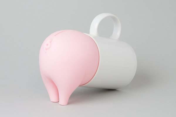 The Greedy Pig Turns Empty Containers into Piggy Banks