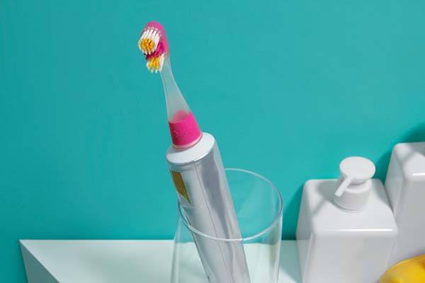 The Squeezie Twist-on Toothbrush Works with Any Toothpaste Tube