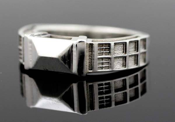 Doctor Who Solid Sterling Silver Ring Brings TARDIS on Your Finger