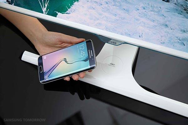 Samsung SE370 Monitor With Integrated Wireless Charger Gadgetsin