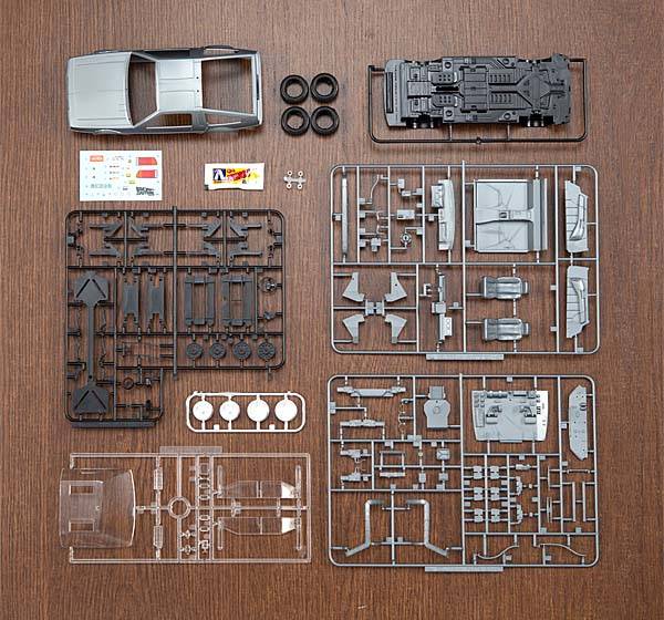 Back to the Future DeLorean Scale Model Kit