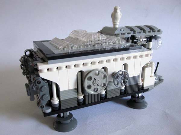 Lovelace & Babbage LEGO Set Shows off a Steampunk Computer That Can Hold a Raspberry Pi