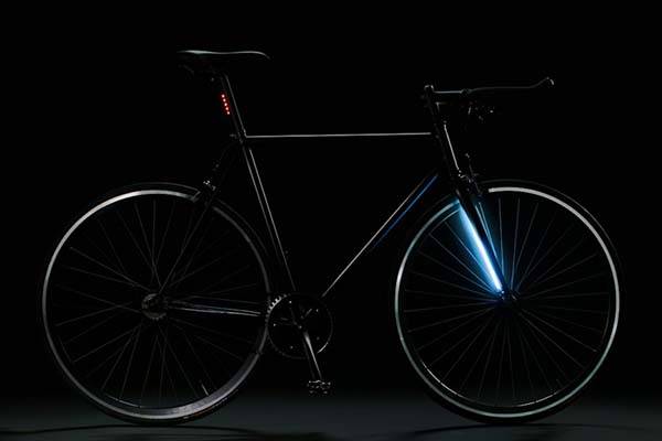 Lyra Bicycles with Integrated Lighting and GPS Tracking