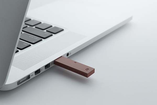The Concept Magnetic USB Flash Drive